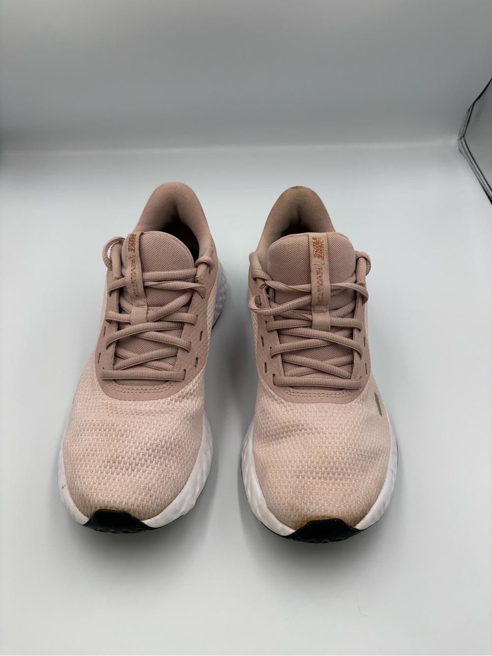 Women’s Nike Revolution Rose Gold SZ 9 - Picture 2 of 6